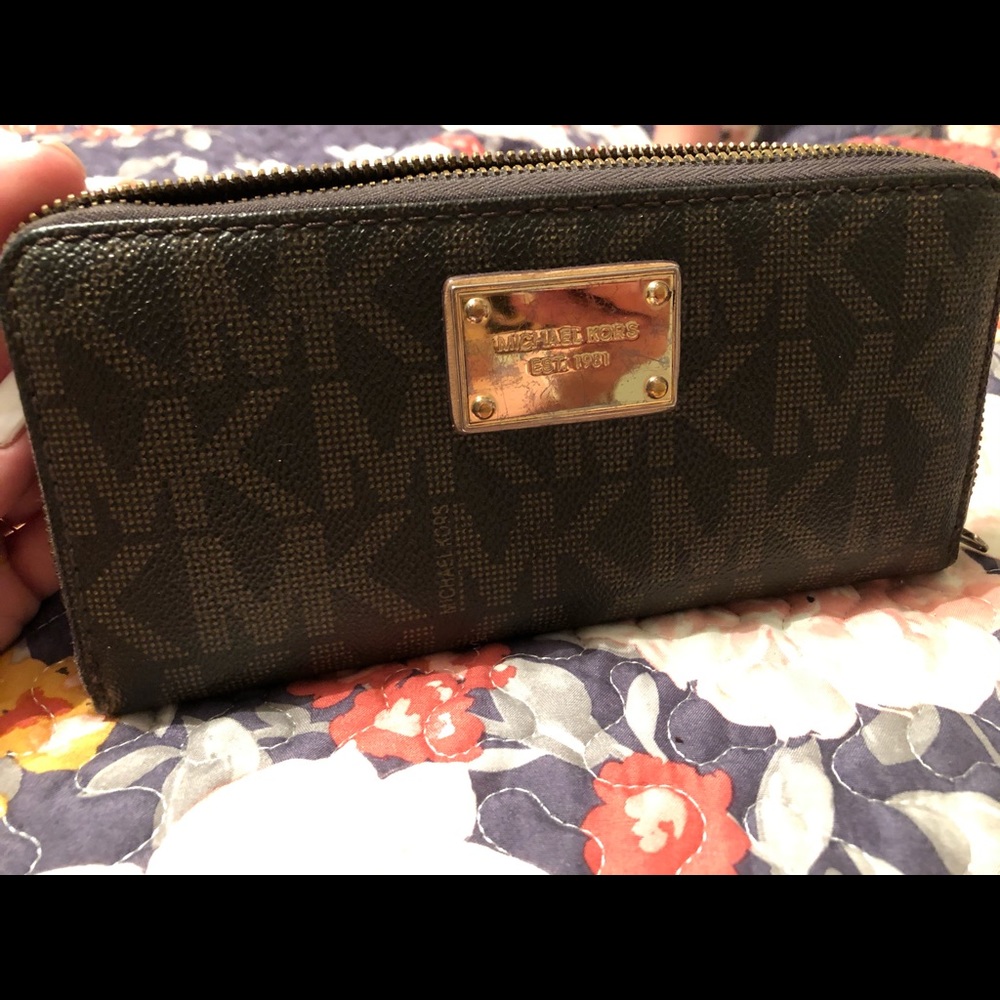 Michael Kors Zip-Around Continental Wallet